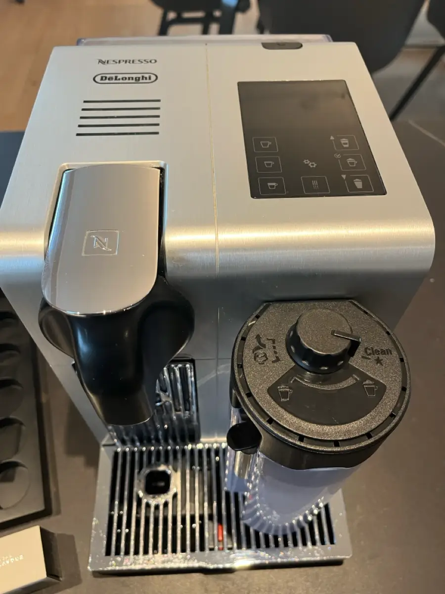 Nespresso Lattissima Pro Kaffemaskine