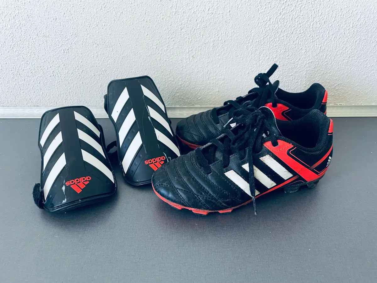 adidas Fodboldstøvler og benskinner