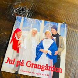 Jul på Grangården Bog