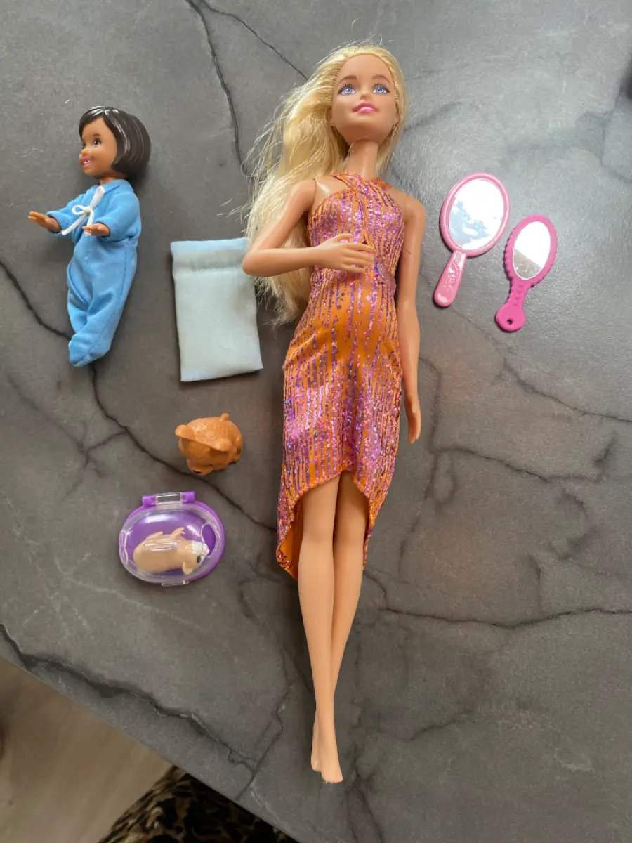 Barbie Dukke med tilbehør