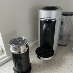 Nespresso DeLonghi Kaffemaskine