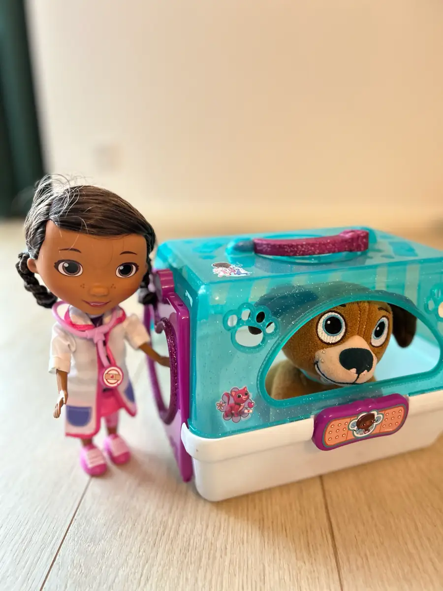 Doktor McStuffins Dyrelæge bur og hund