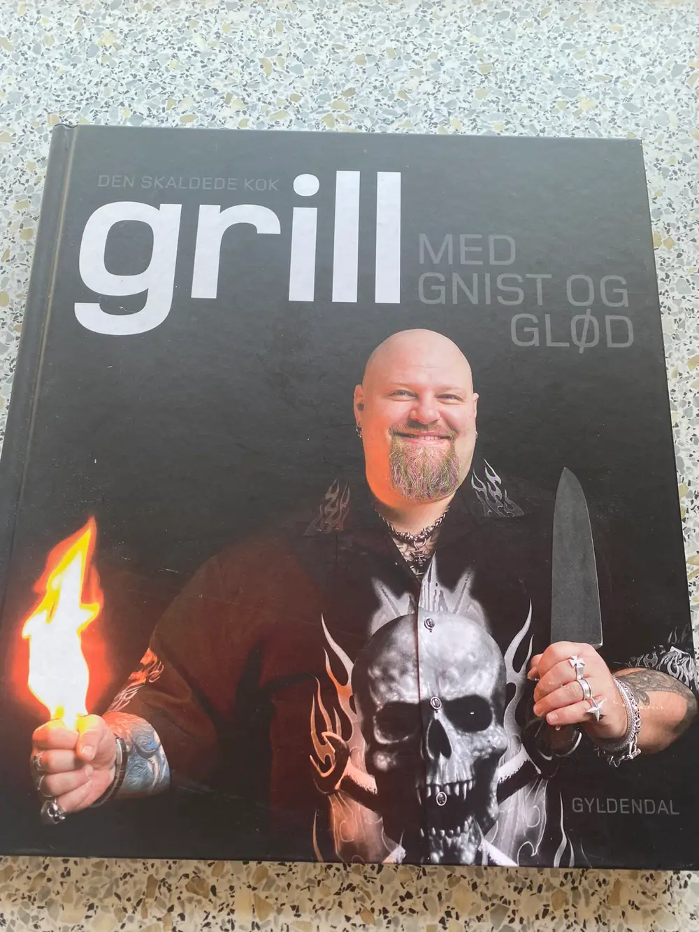 Bog Grill med gnist og glød