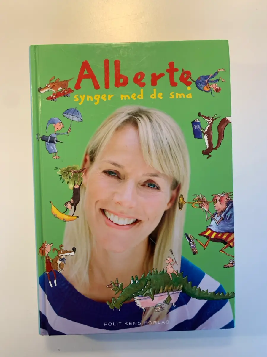 Alberte synger med de små Bog