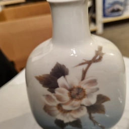 royal copenhagen Vase