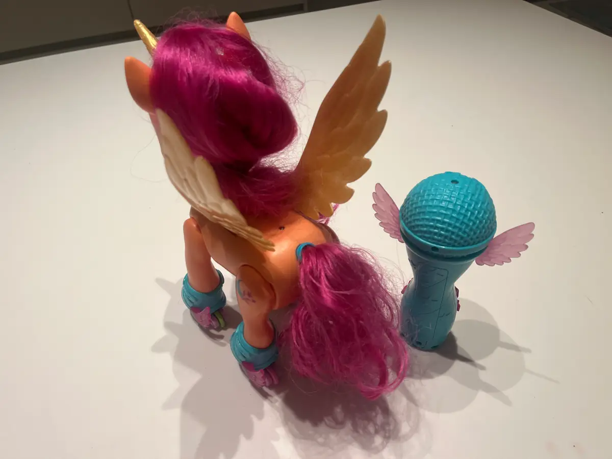 My Little Pony Sing 'N Skate Sunny Starscout