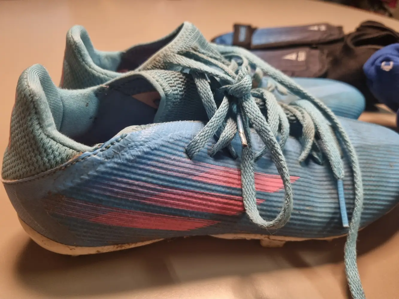 adidas Fodboldstøvler og benskinner