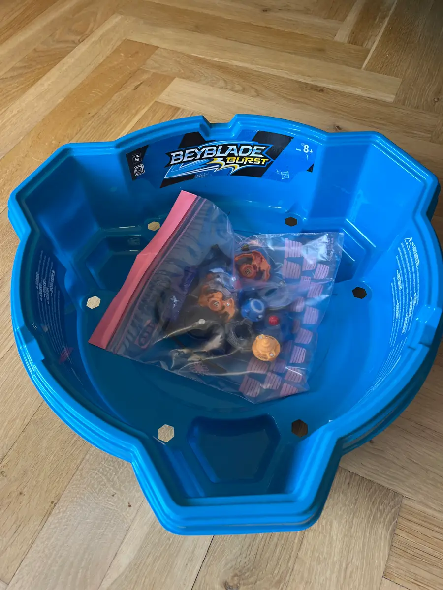 Beyblade Arena og 3 blades