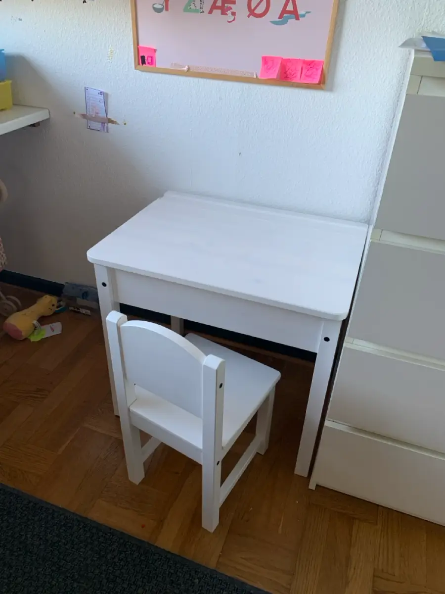 IKEA Skrivebord og stol