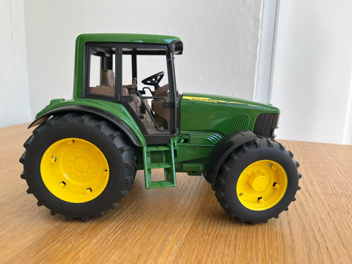 John Deere Traktor med vogn