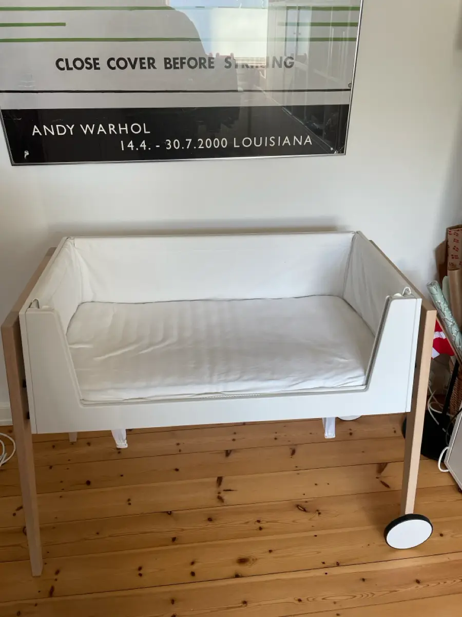 Leander Bedside Crib inkl ny madras