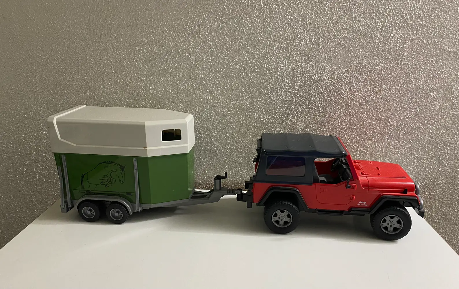 Bruder Jeep + hestetrailer