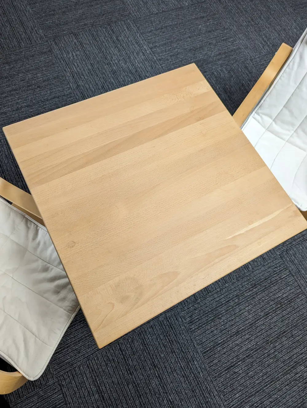 IKEA POÄNG lænestol og bord