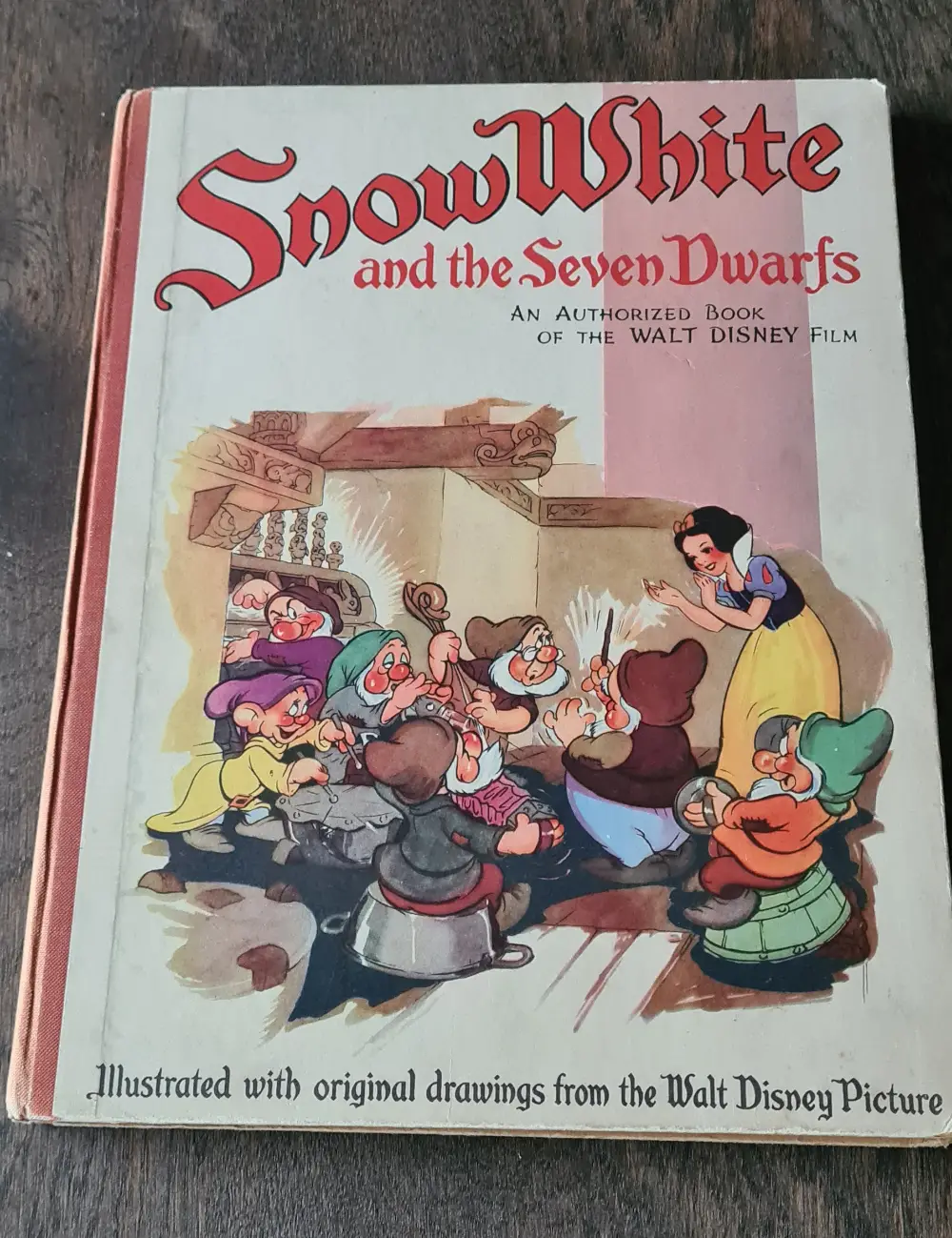 Show White and the seven dwarfs Gammel bog