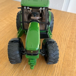 John Deere Traktor med vogn