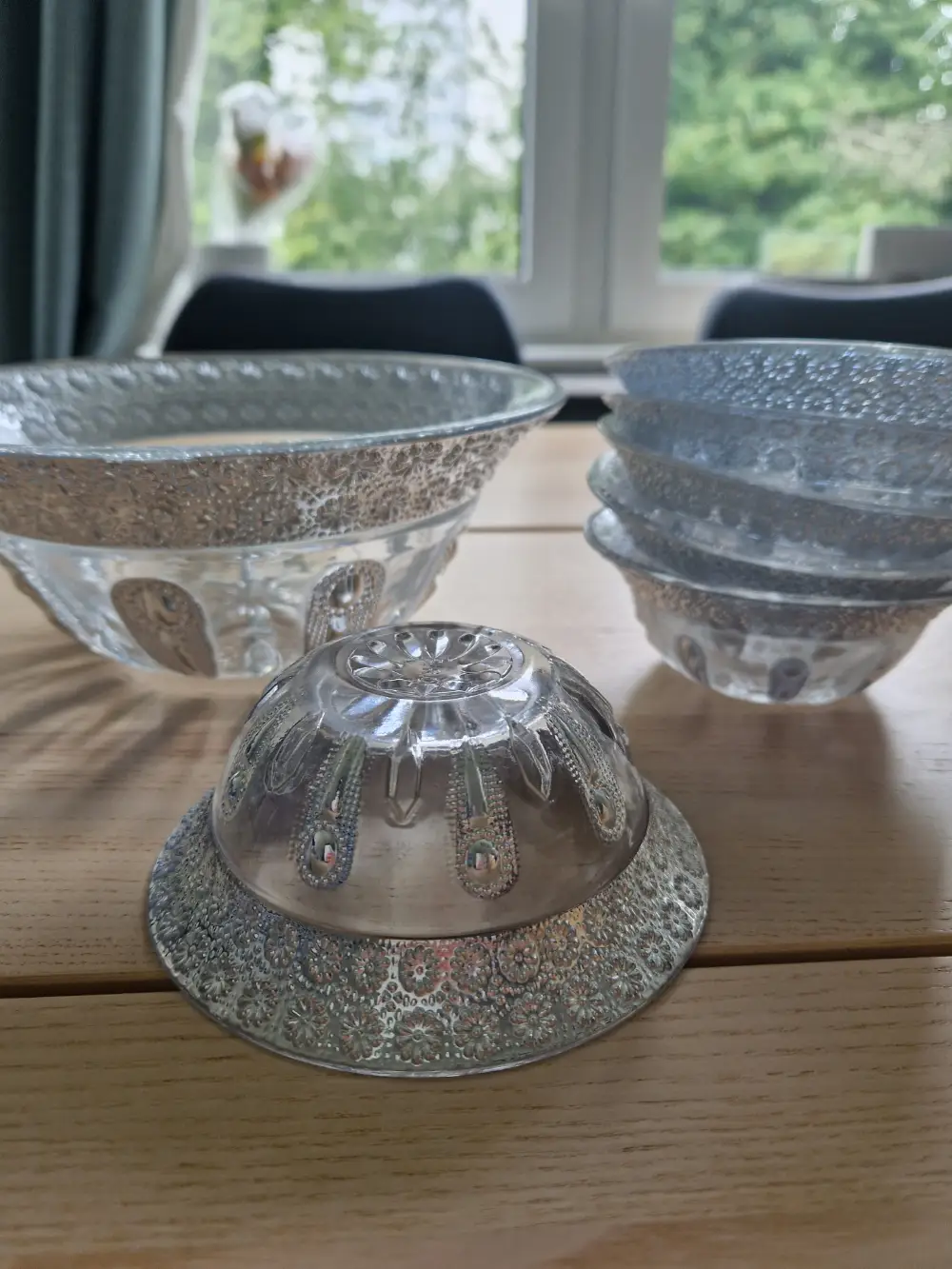 Ukendt Glas skåle med sølv mønster