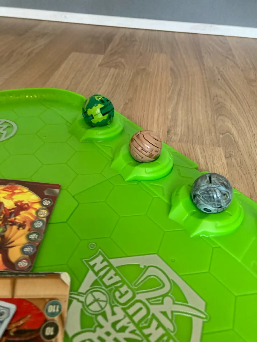 Bakugan Spillebræt + figurer