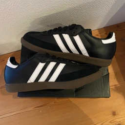 adidas Sneakers