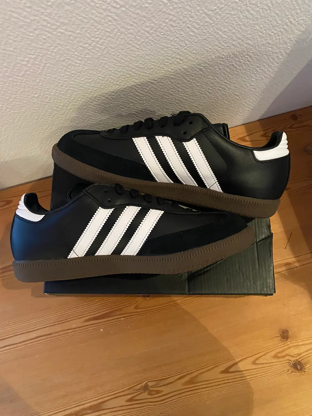 adidas Sneakers