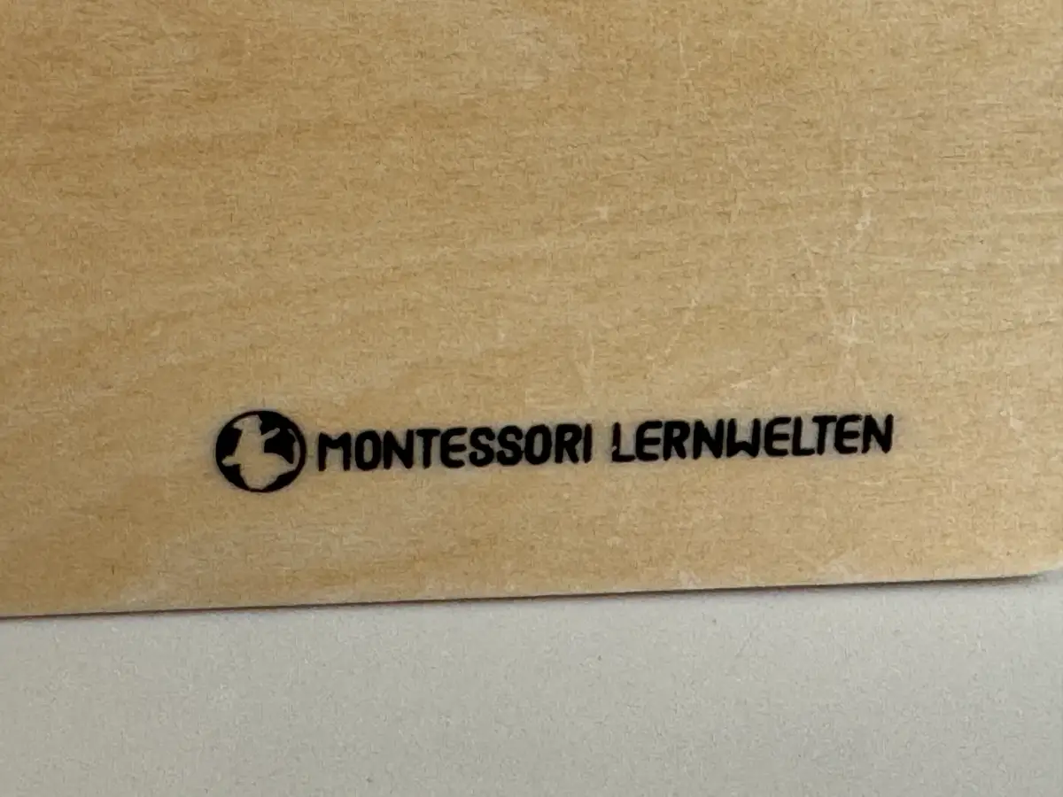 Montessori Lernwelten Object Permanence Box