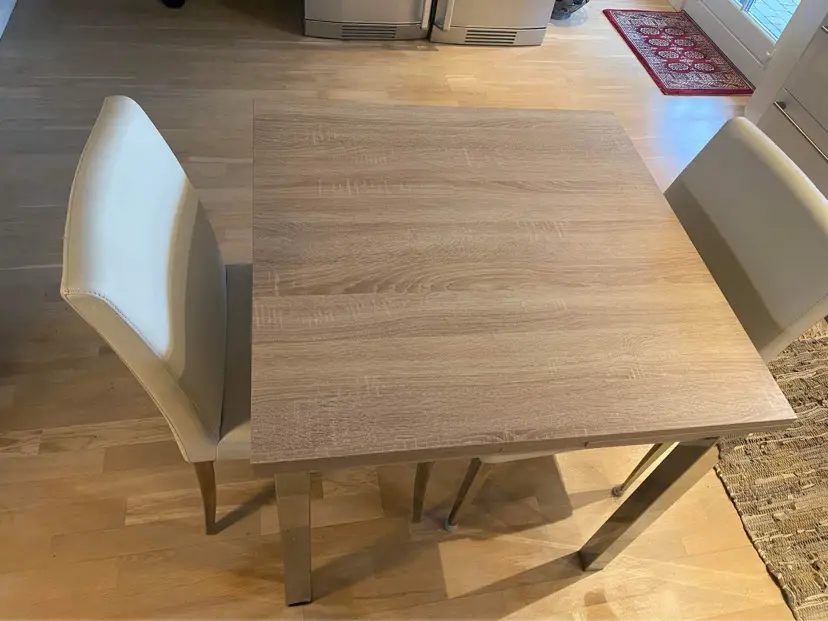 Ukendt Spisebord med 2 stole