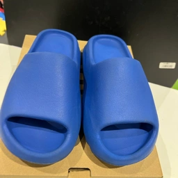 Yeezy Slide Sandal