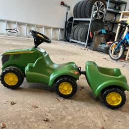 John Deere Traktor med vogn