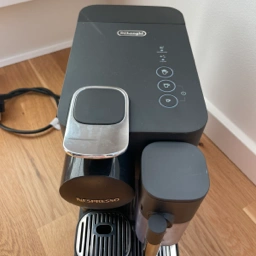 Nespresso Kaffemaskine + kapselholder