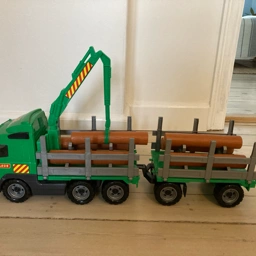 Ukendt Lastbil med tømmer og kran
