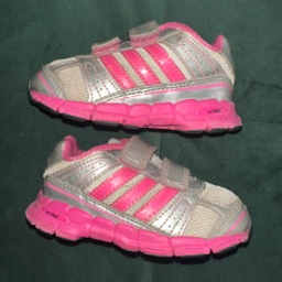 Adidas pink grå 22 sko kondisko sneakers måler 133 l