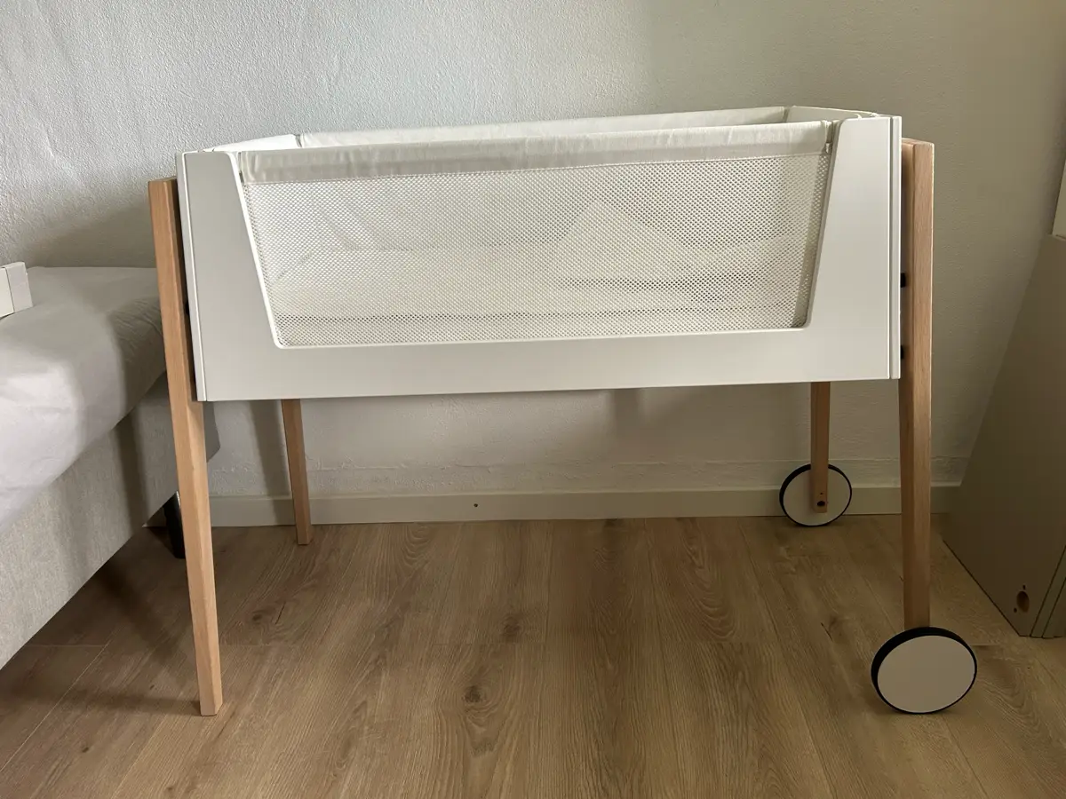 Leander Bedside crib