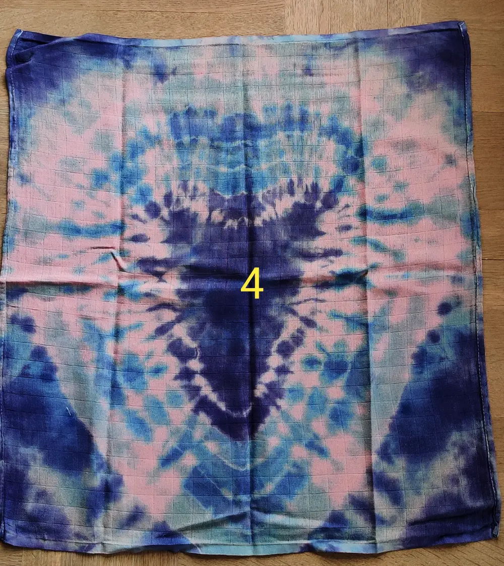 Ukendt Tie dye stofbleer