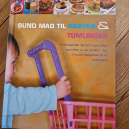 Sund mad til babyer og tumlinger Bog