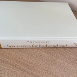 Spa secrets coffee table book Bog