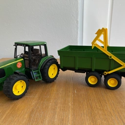 John Deere Traktor med vogn