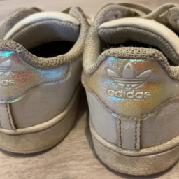 adidas Sneakers