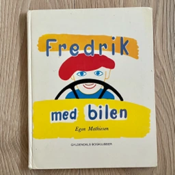 Fredrik med bilen Egon Mathiesen vintage bog