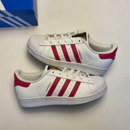 adidas Sneakers