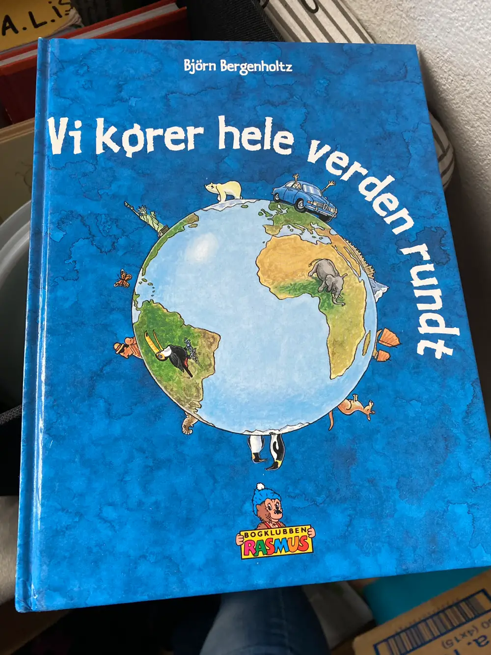 Vi kører hele verden rundt Bog