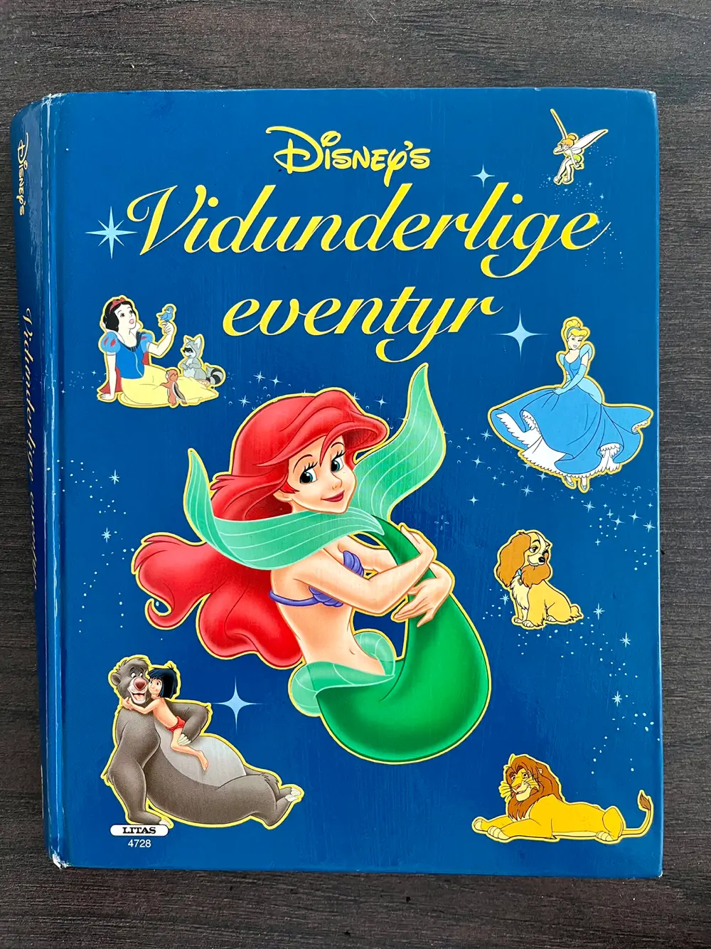 Disneys vidunderlige eventyr Bog med tegninger historier
