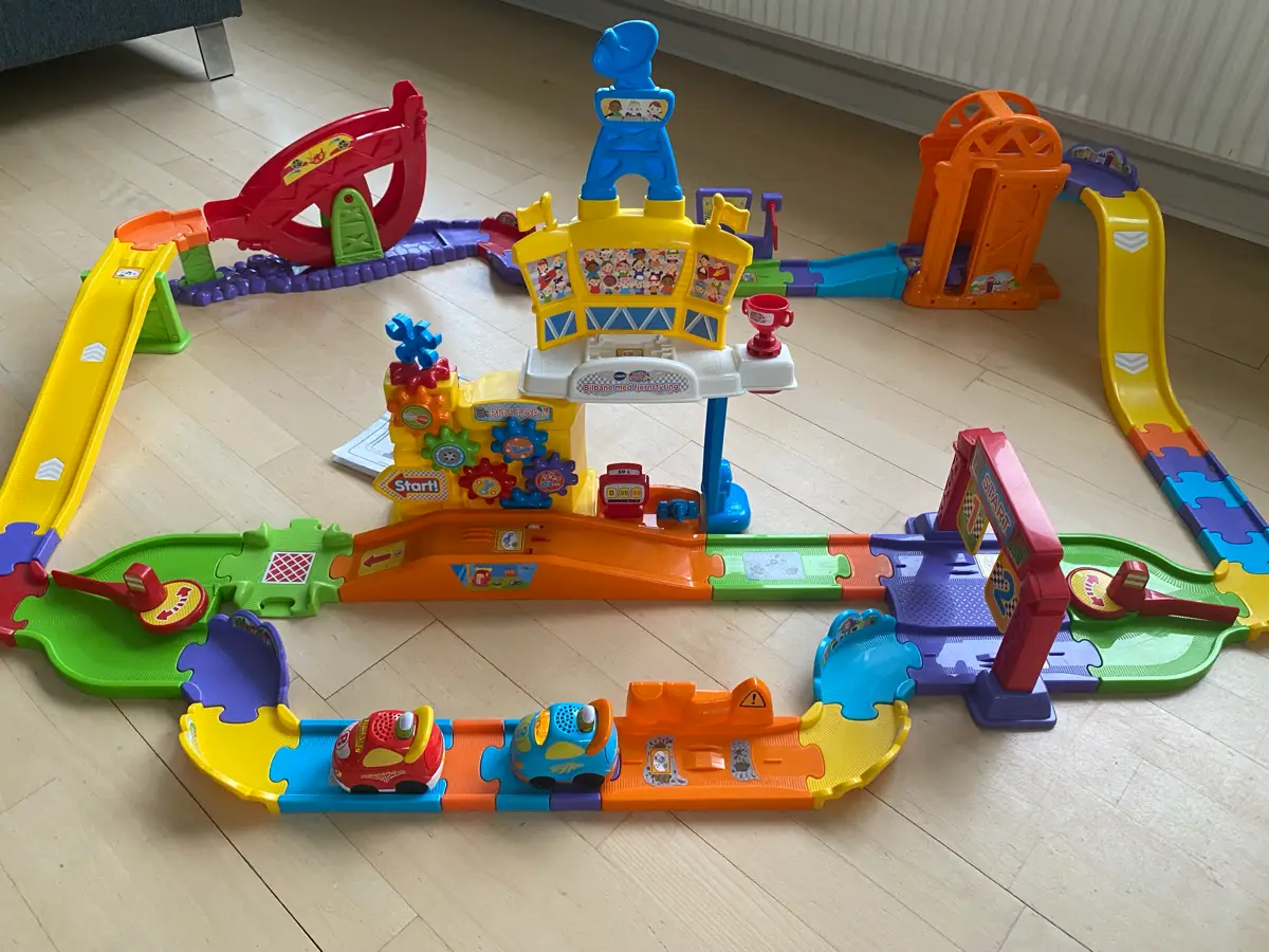 Vtech Bilbane med 2 biler