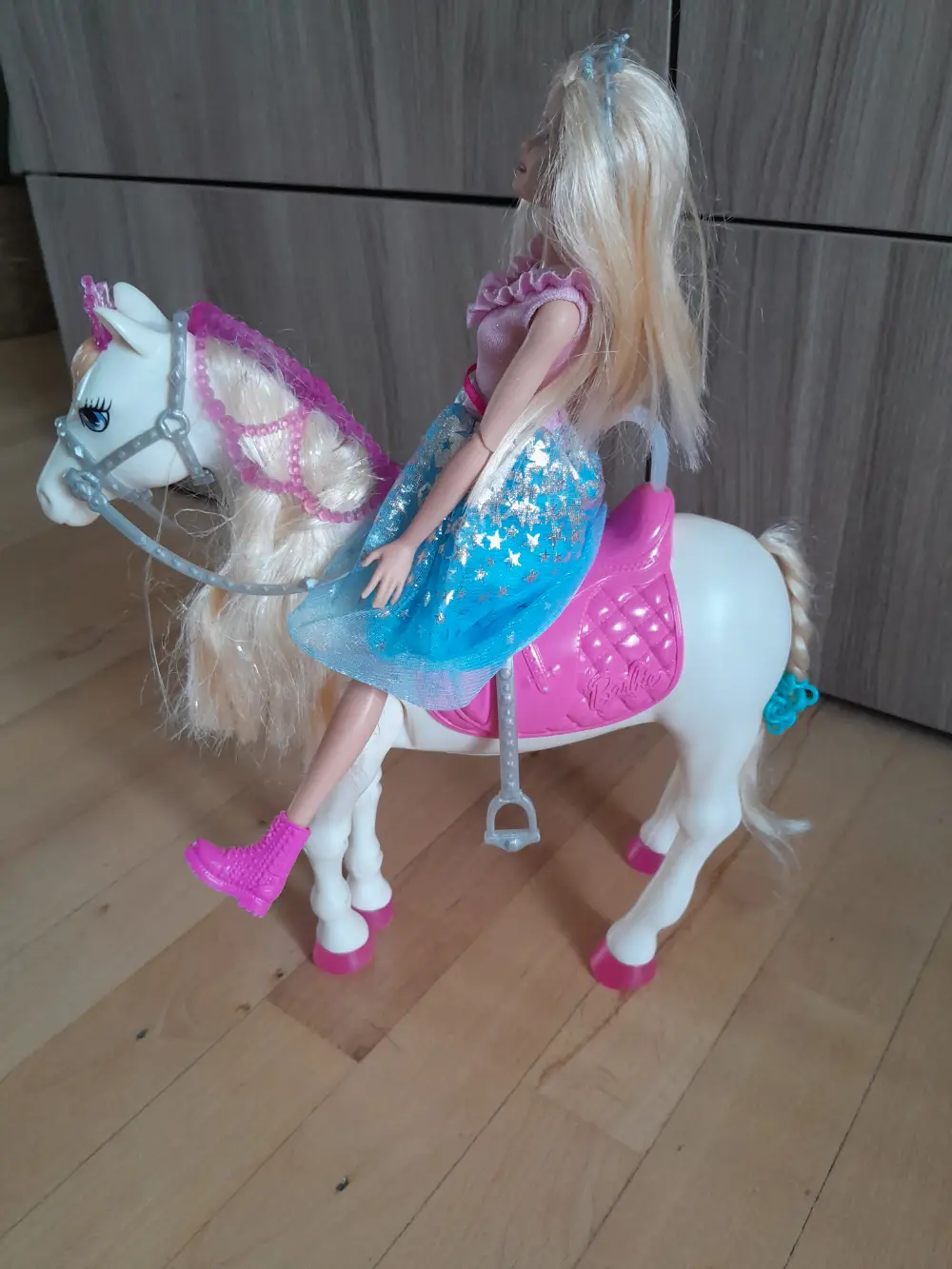 Barbie Dukke og hest