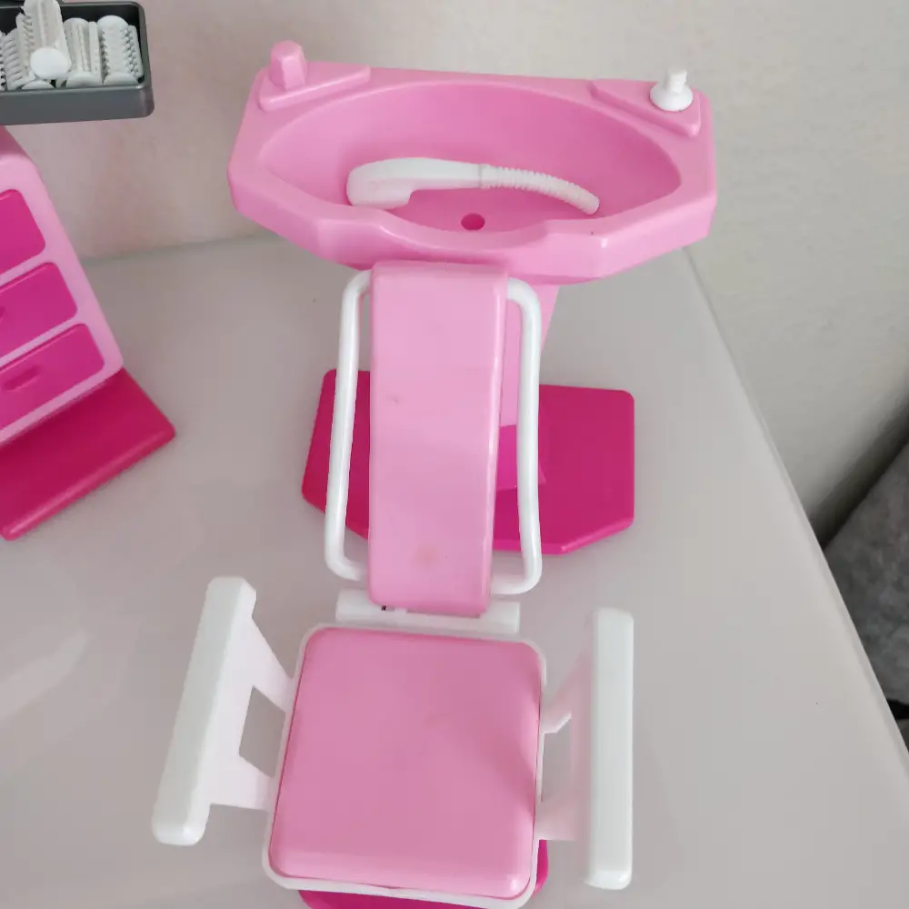 Barbie Frisørsalon m tilbehør