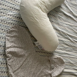 Fossflakes Nursing Pillow and pillow cove