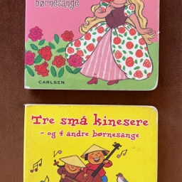 sangbøger 2 sangbøger fra Carlsen