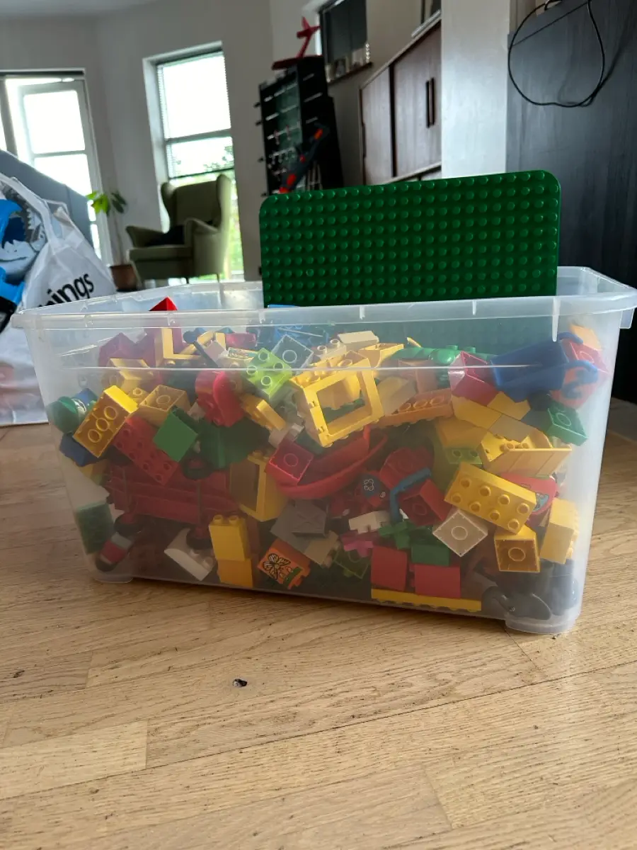 LEGO DUPLO-kasse køretøjer og dyr