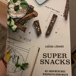 Super snacks - Louisa Lorang Bog