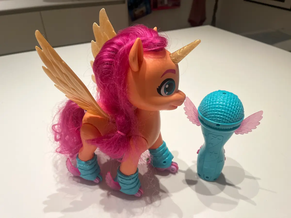 My Little Pony Sing 'N Skate Sunny Starscout