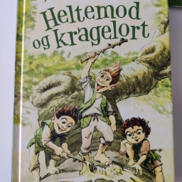 heltemod og kragelort Bog