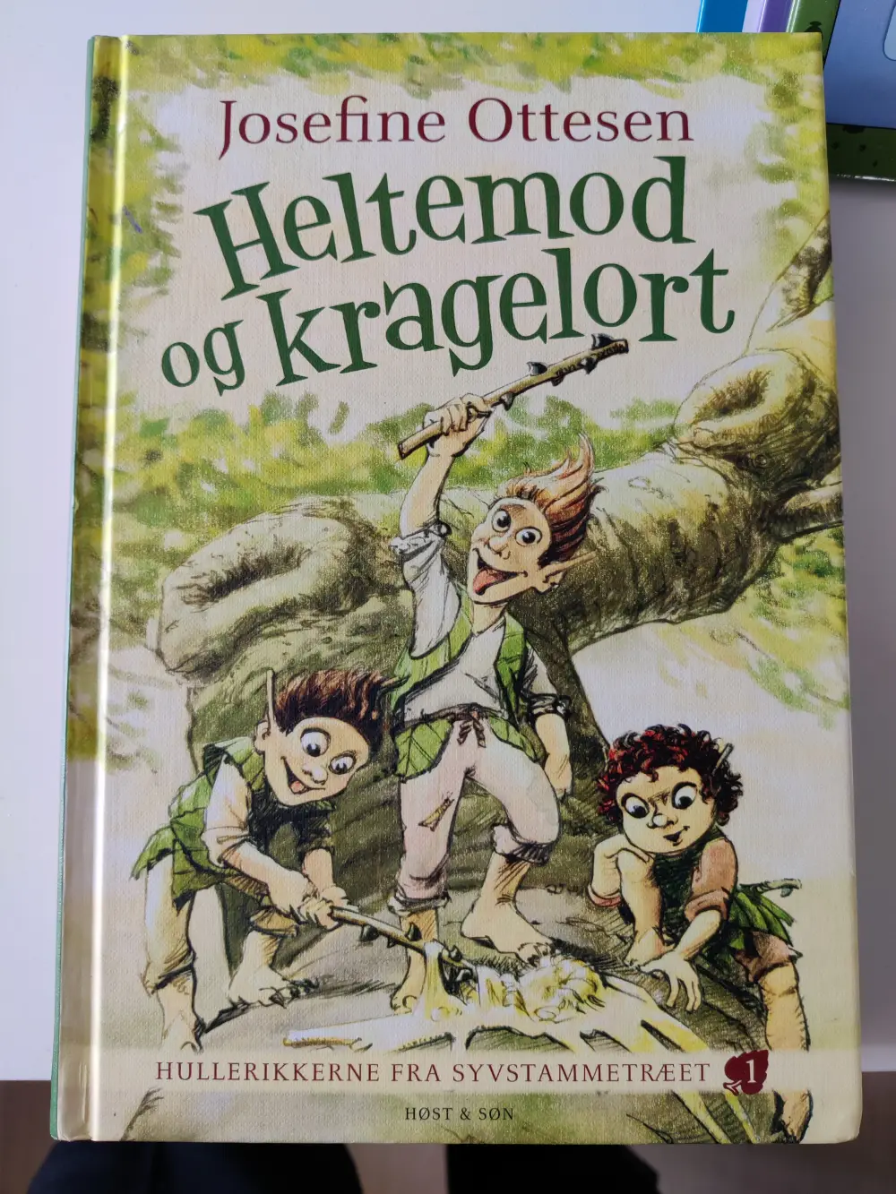 heltemod og kragelort Bog